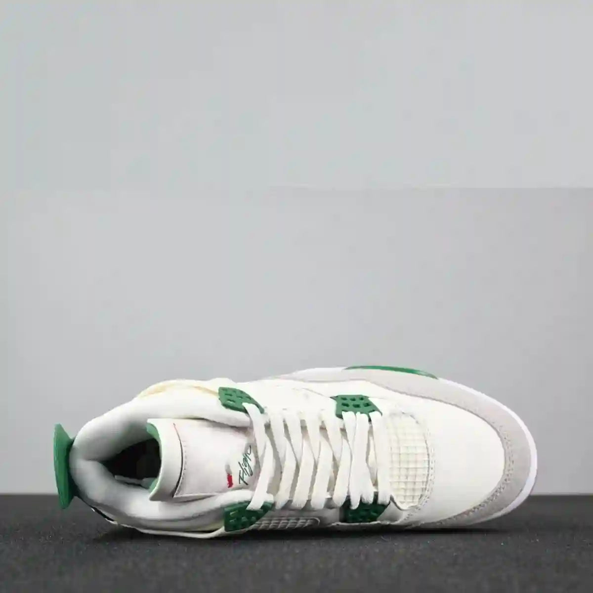 AJ4 Pine Green – The Forest Cloak of Silent Power
(U) - ASCHIEF