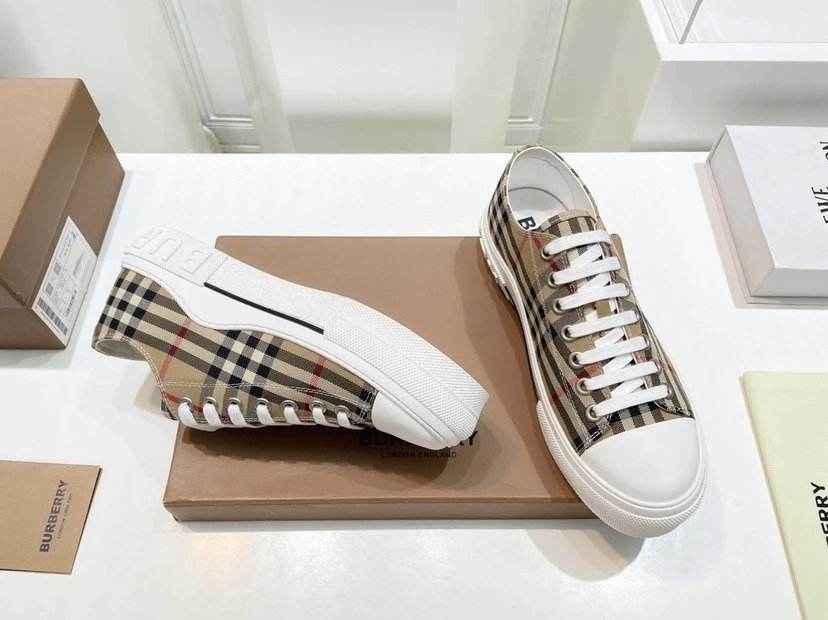 Burberry Iconic Crestwalk Low Sneaker (Women) - ASCHIEF