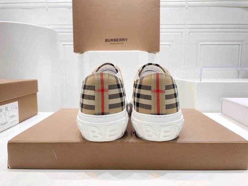 Burberry Iconic Crestwalk Low Sneaker (Women) - ASCHIEF