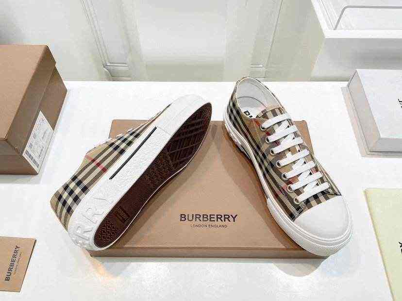 Burberry Iconic Crestwalk Low Sneaker (Women) - ASCHIEF