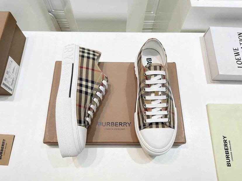Burberry Iconic Crestwalk Low Sneaker (Women) - ASCHIEF