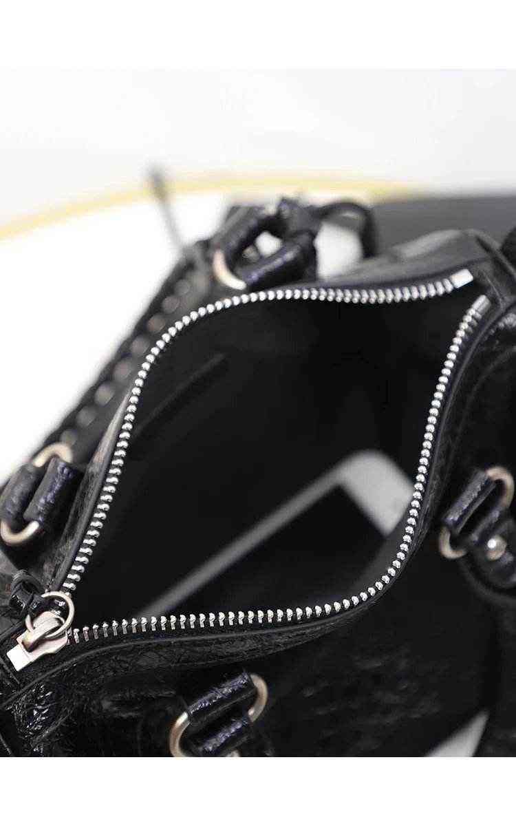 Balenciaga Small Le Cagole Xs Shoulder Bag(W) - ASCHIEF