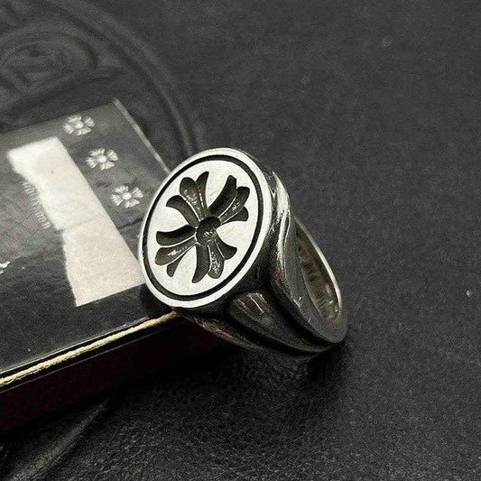 Chrome Hearts Oval Signet Ring – Cross Fleur Engraved (U) - ASCHIEF