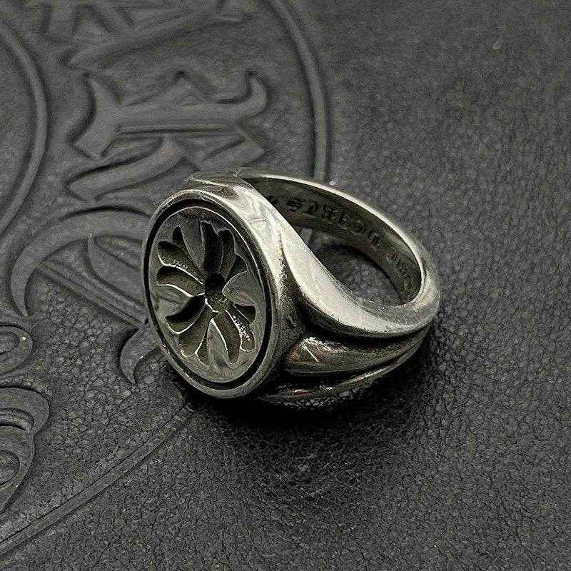 Chrome Hearts Oval Signet Ring – Cross Fleur Engraved (U) - ASCHIEF