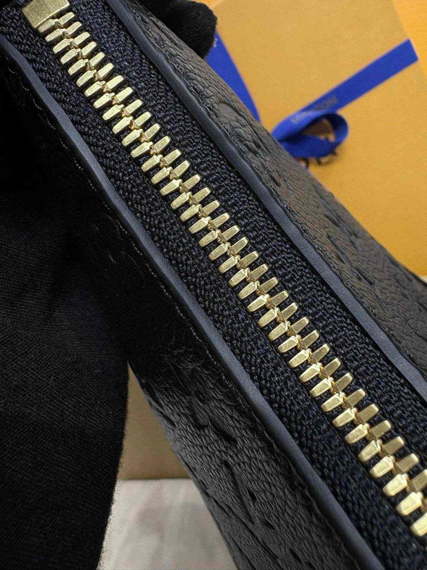 Louis Vuitton Métier Éclat MM(W) - ASCHIEF