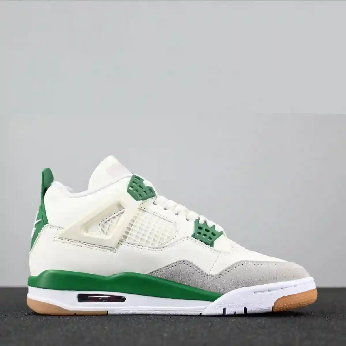 AJ4 Pine Green – The Forest Cloak of Silent Power
(U) - ASCHIEF