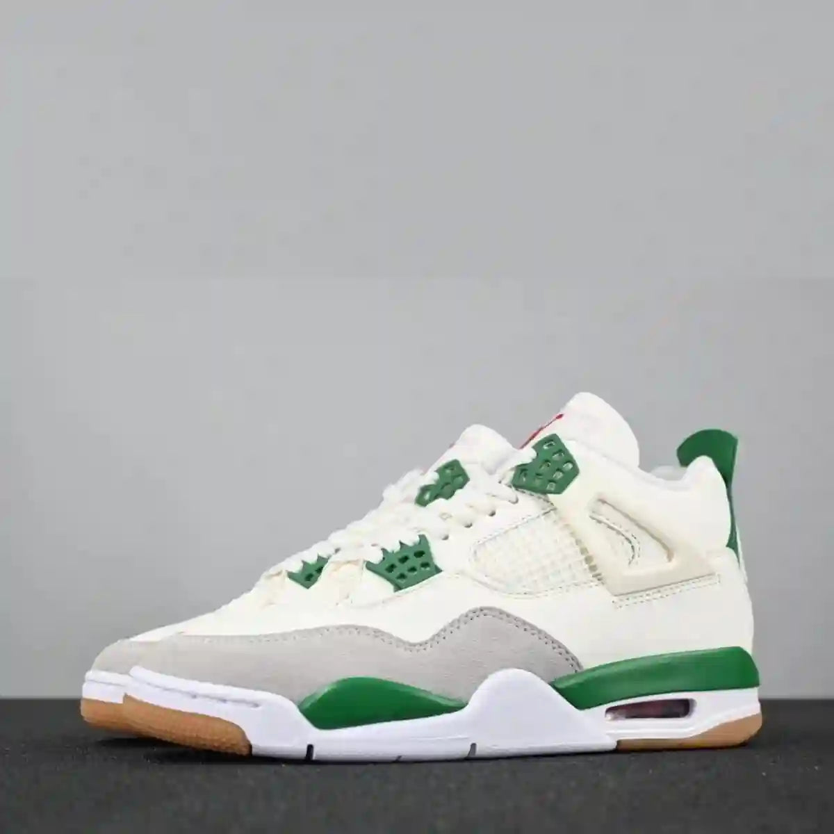 AJ4 Pine Green – The Forest Cloak of Silent Power
(U) - ASCHIEF