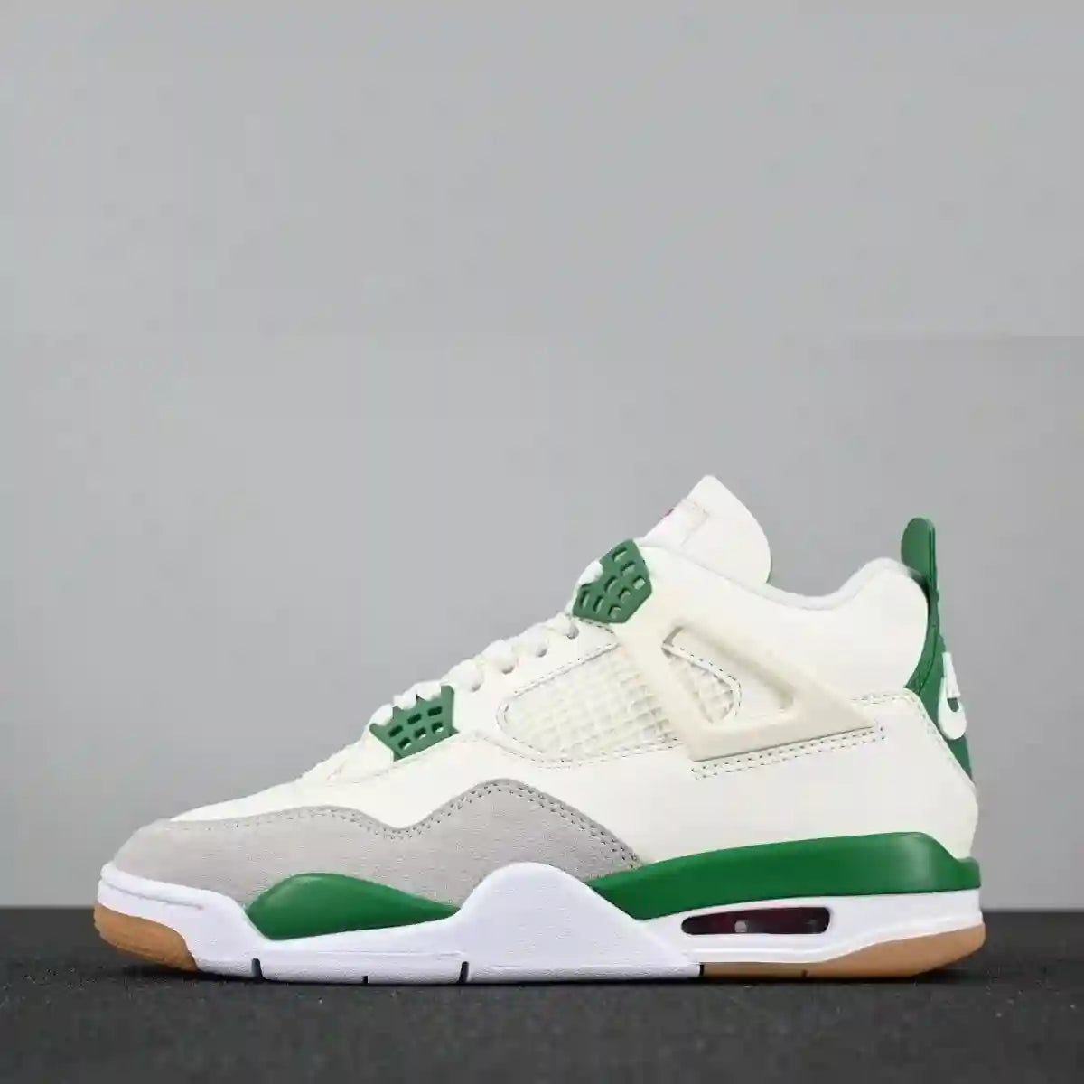 AJ4 Pine Green – The Forest Cloak of Silent Power
(U) - ASCHIEF