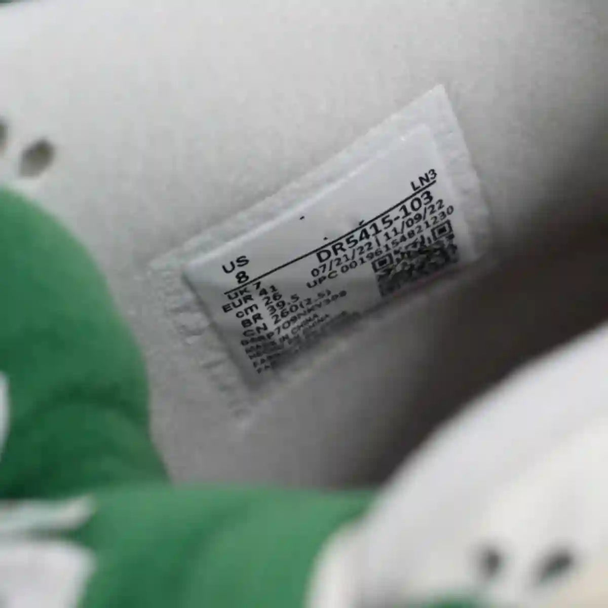 AJ4 Pine Green – The Forest Cloak of Silent Power
(U) - ASCHIEF